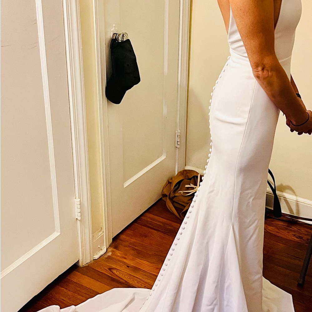 Chic Backless White Gown
